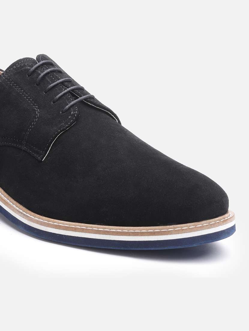 men black solid casual shoes - 21047973 -  Standard Image - 4
