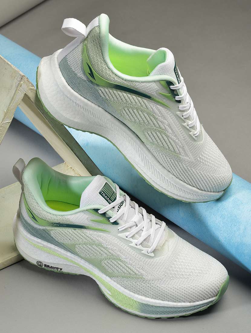 men lace up sport shoes