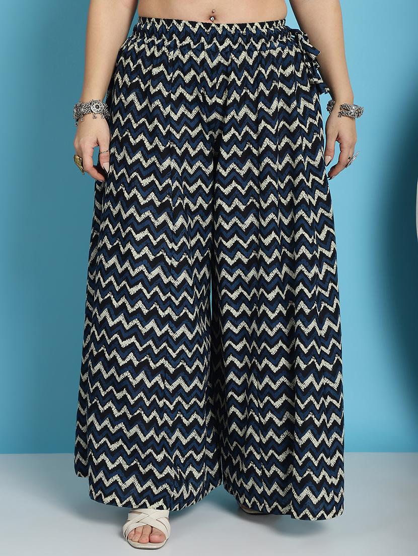 black printed flared palazzo - 21059905 -  Zoom Image - 0