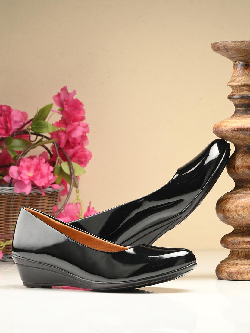 women black solid ballerina