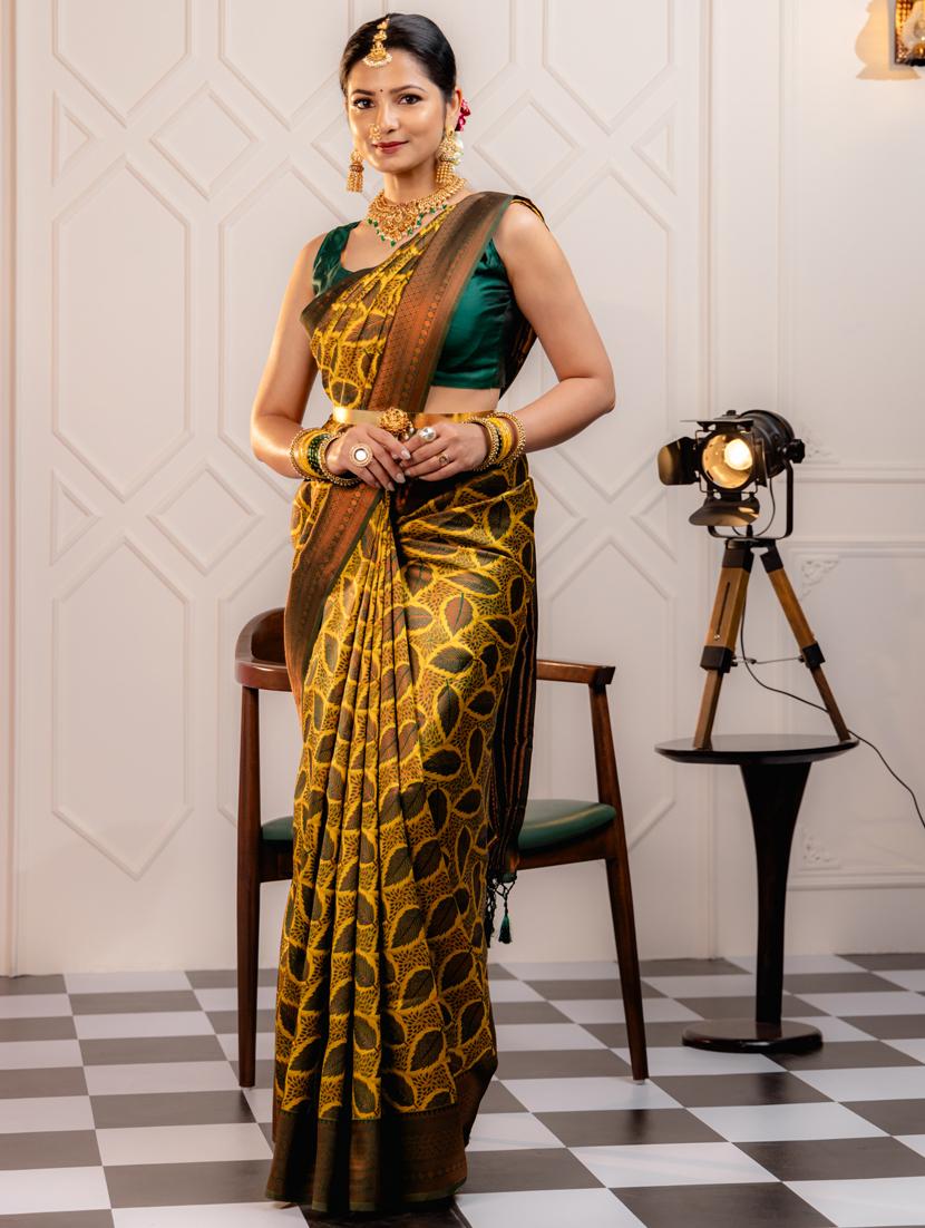 women printed bordered saree with blouse - 21068389 - Standard Image - 1