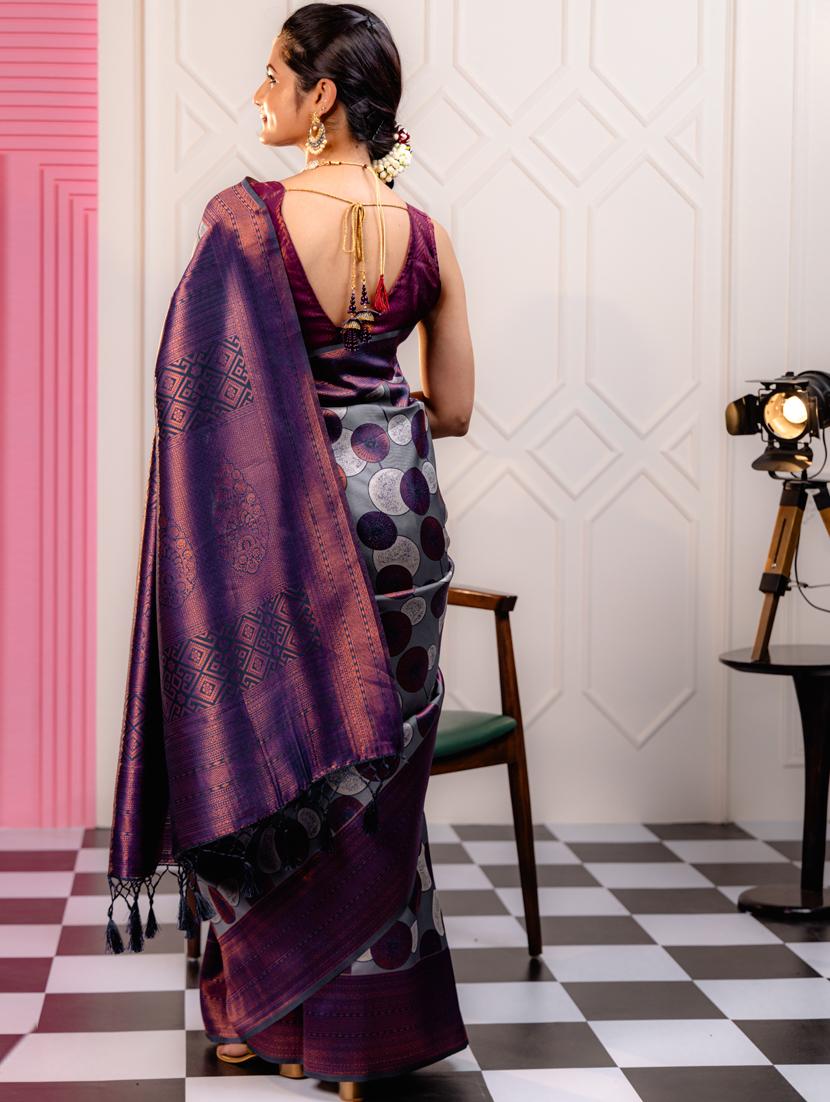 women self design bordered saree with blouse - 21068399 - Standard Image - 1