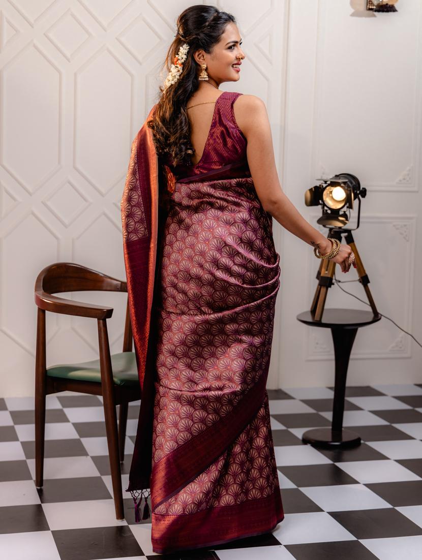 women self design bordered saree with blouse - 21068406 - Standard Image - 1