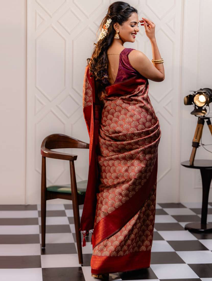 women self design bordered saree with blouse - 21068407 - Standard Image - 1