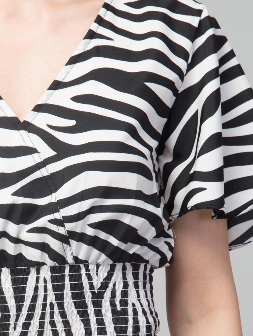black & white printed detailed crop top - 21074495 -  Standard Image - 4
