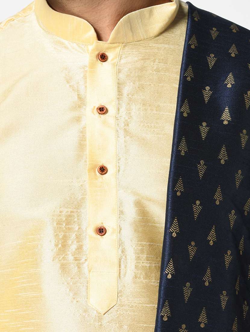 men silk dhoti kurta with dupatta - 21078909 - Standard Image - 4