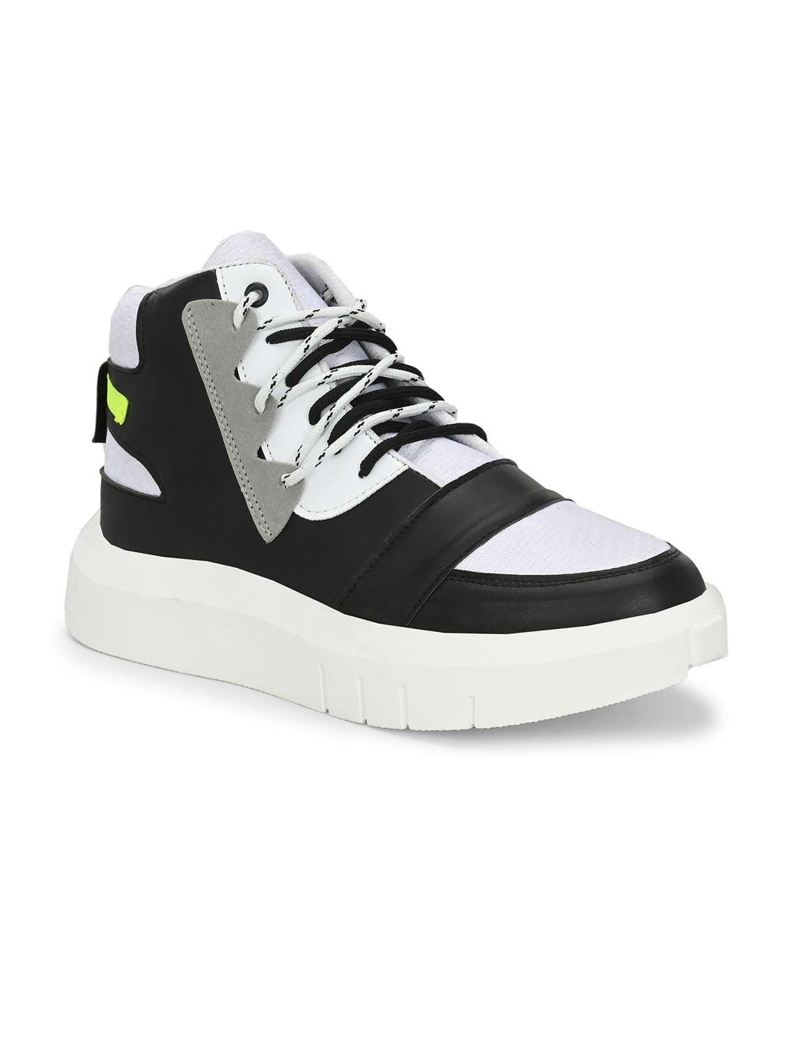 men lace up sneaker