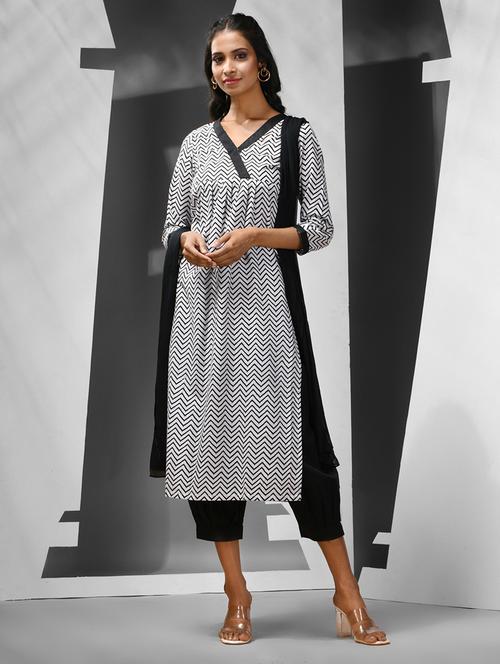women chevron printed straight kurta - 21081799 -  Standard Image - 0