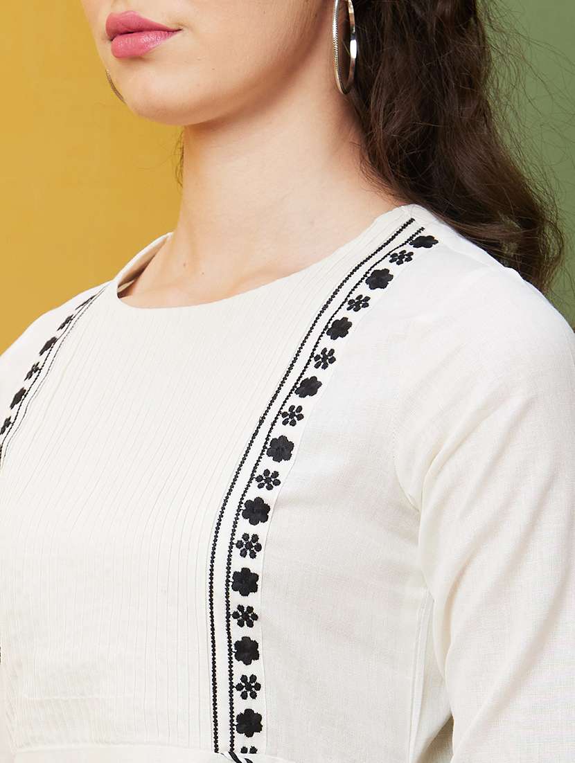 women off white round neck a-line kurta - 21081864 -  Standard Image - 4