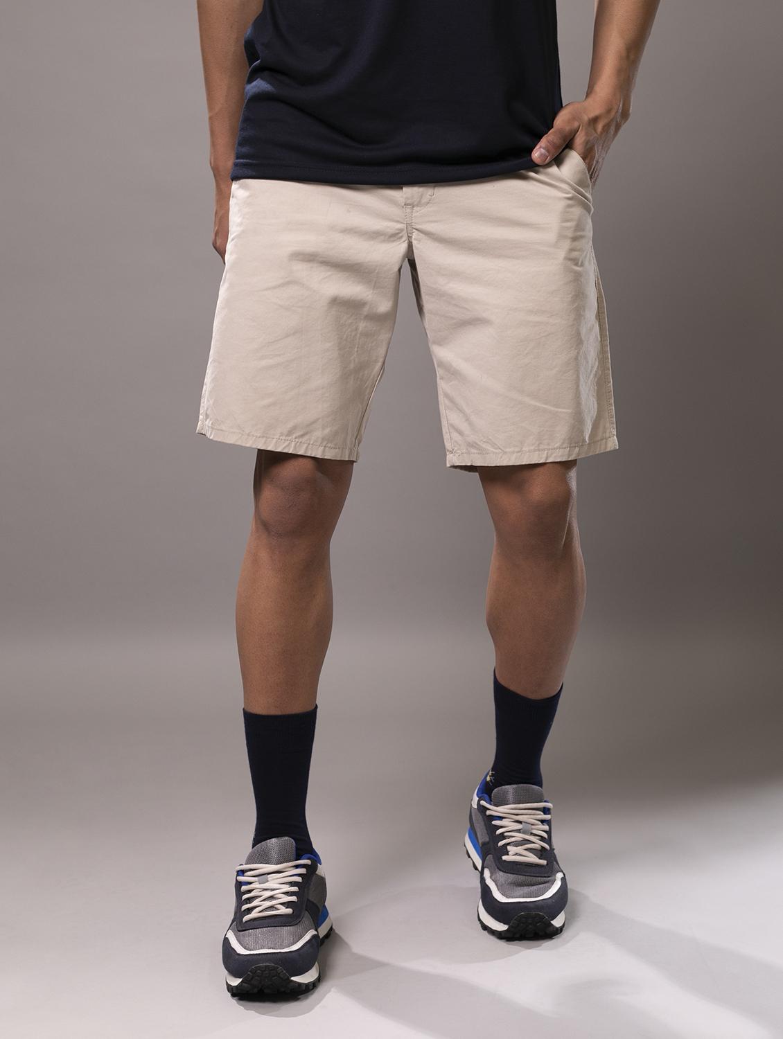 men solid mid rise cotton shorts - 21082137 -  Zoom Image - 0