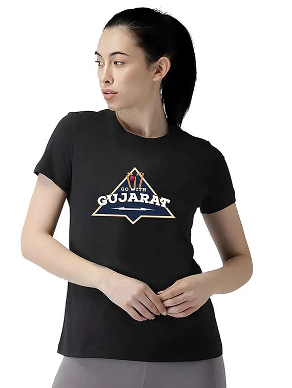 women round neck chest print t-shirt