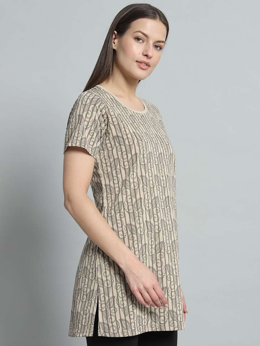 women round neck printed tee