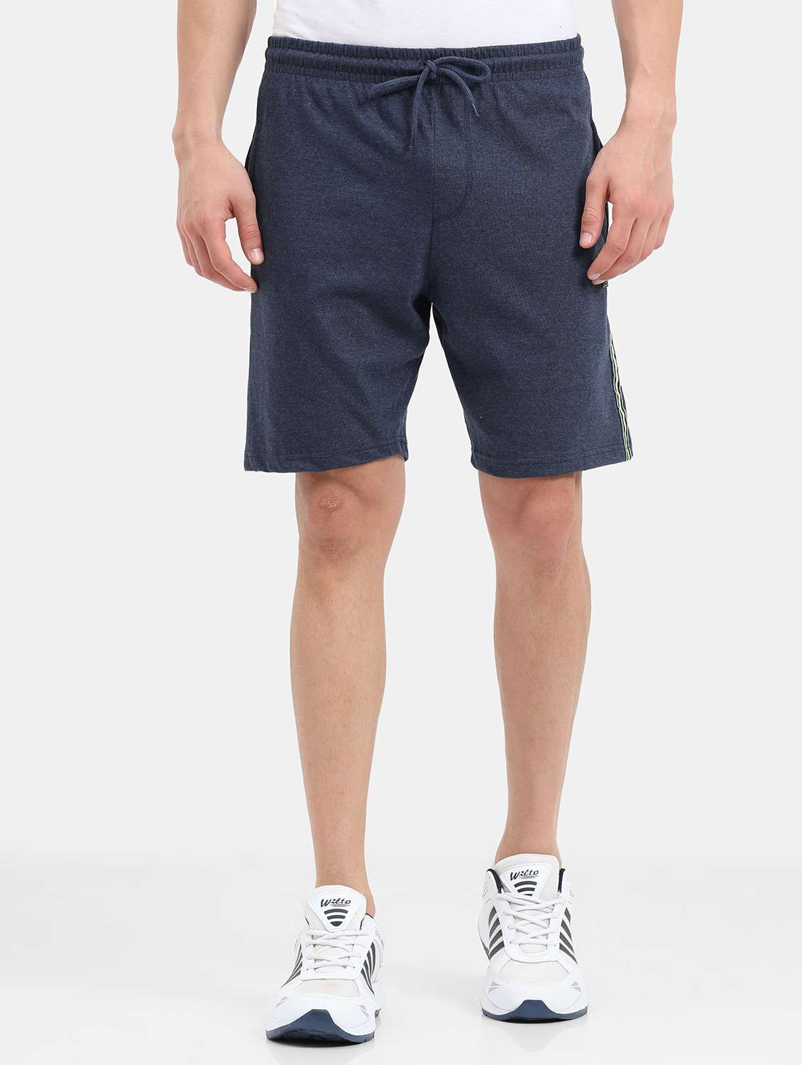 men blue solids shorts