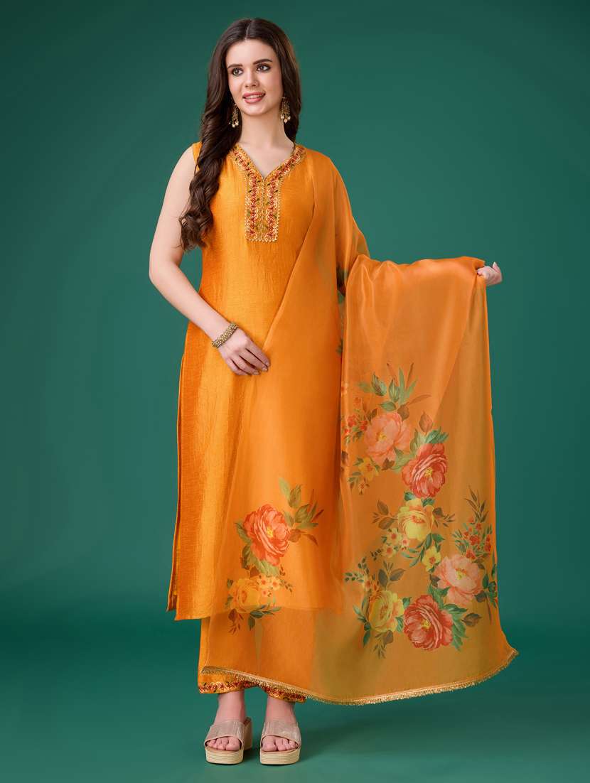 wome embroidered kurta pant with dupatta set