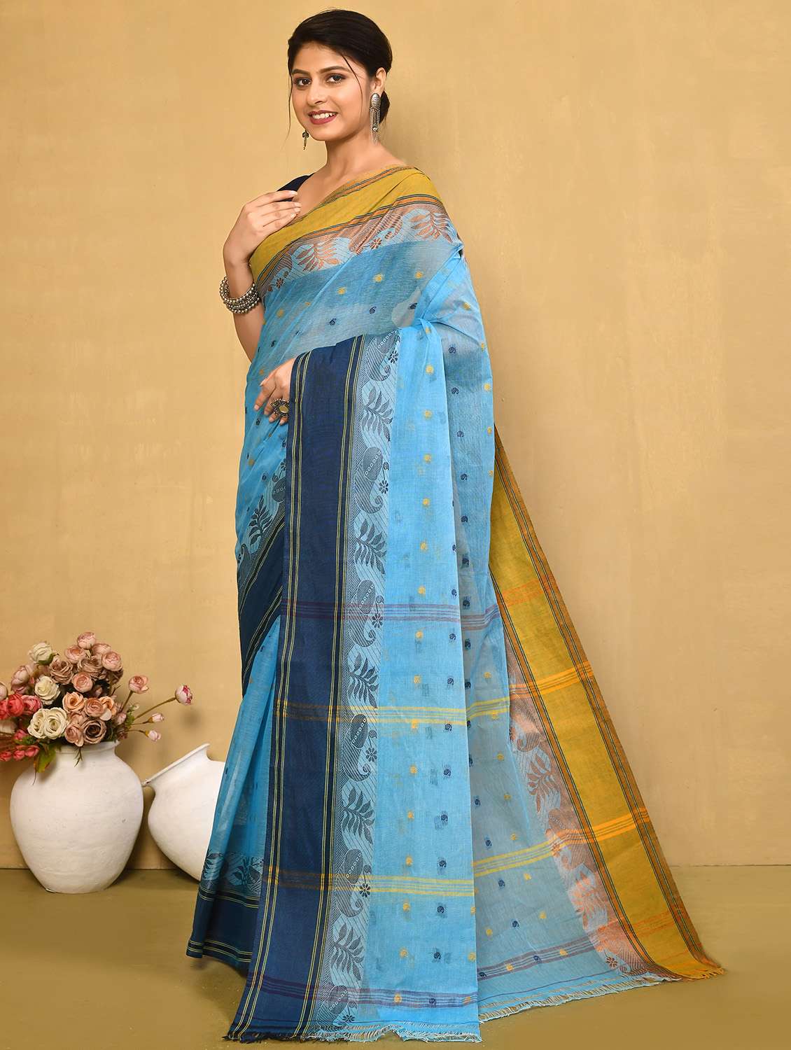 women self design handloom saree - 21103246 - Standard Image - 1