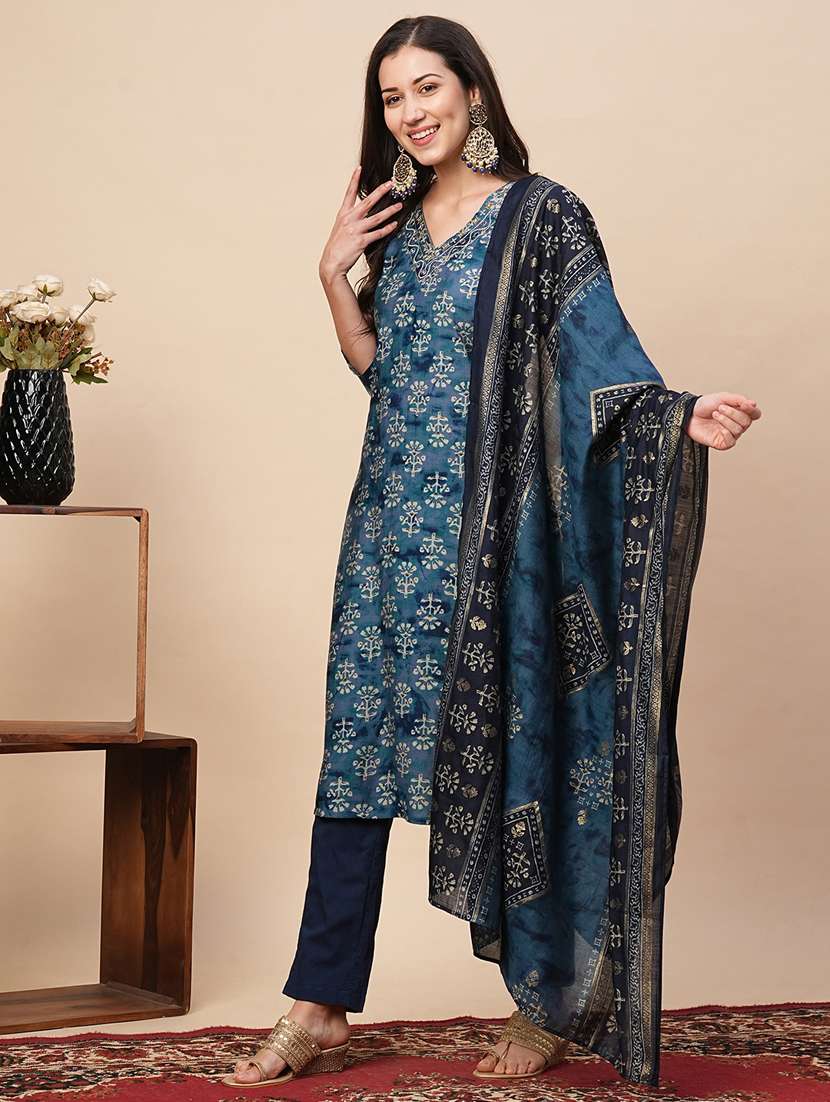women three quarter sleeve kurta pant with dupatta set - 21116300 - Standard Image - 1