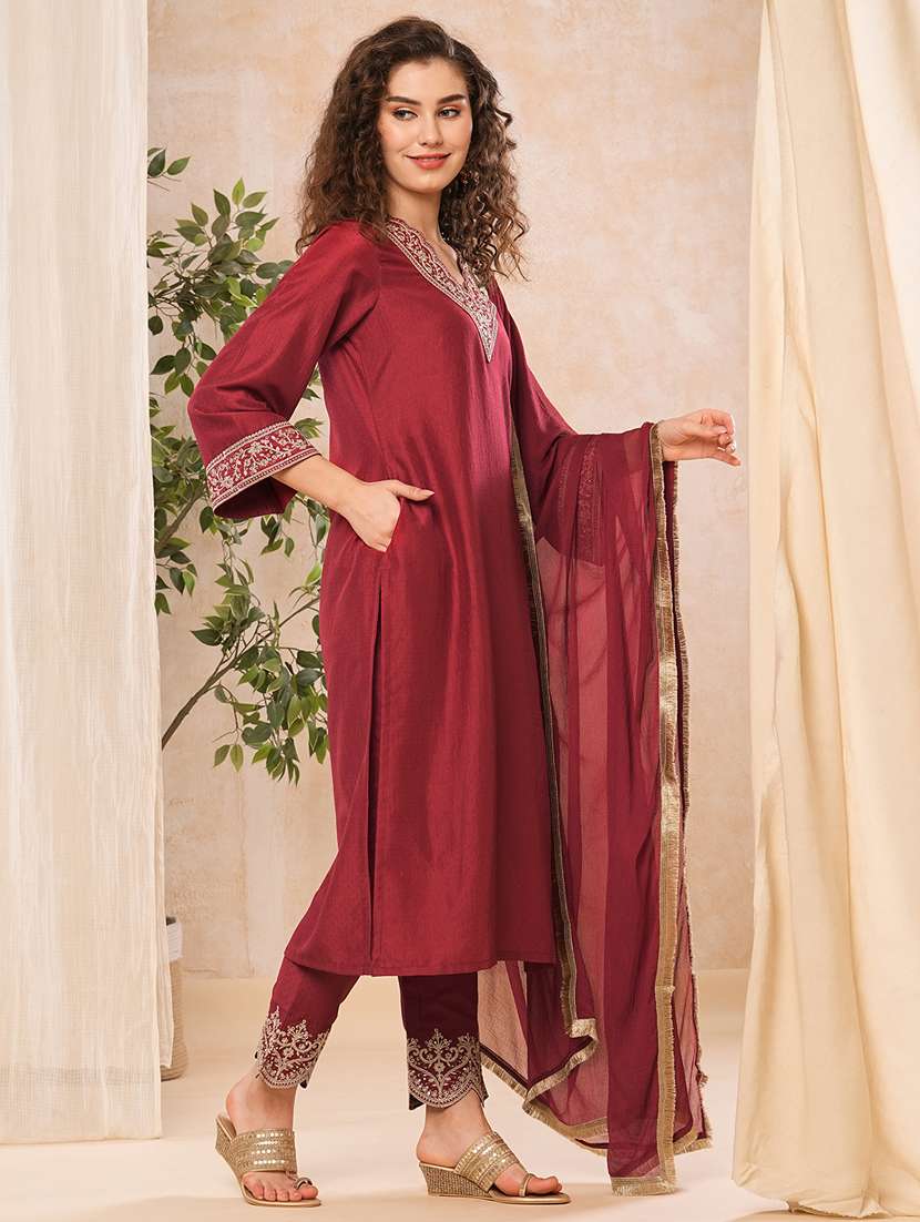 women maroon embroidered v-neck bell sleeve kurta set with fringed chiffon dupatta  - 21116302 -  Standard Image - 1