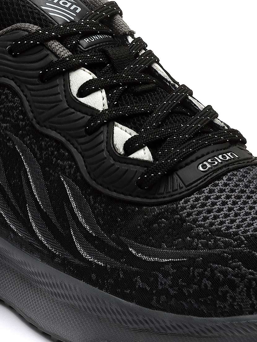 men lace up sport shoes - 21116965 -  Standard Image - 4