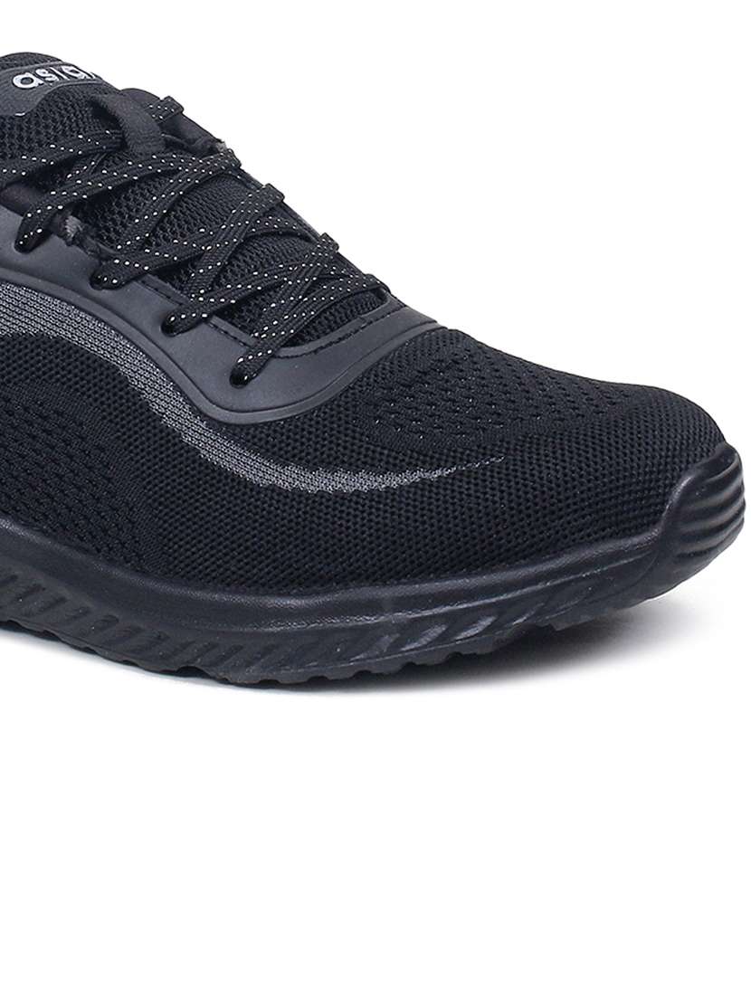 men lace up sport shoes - 21116970 -  Standard Image - 4