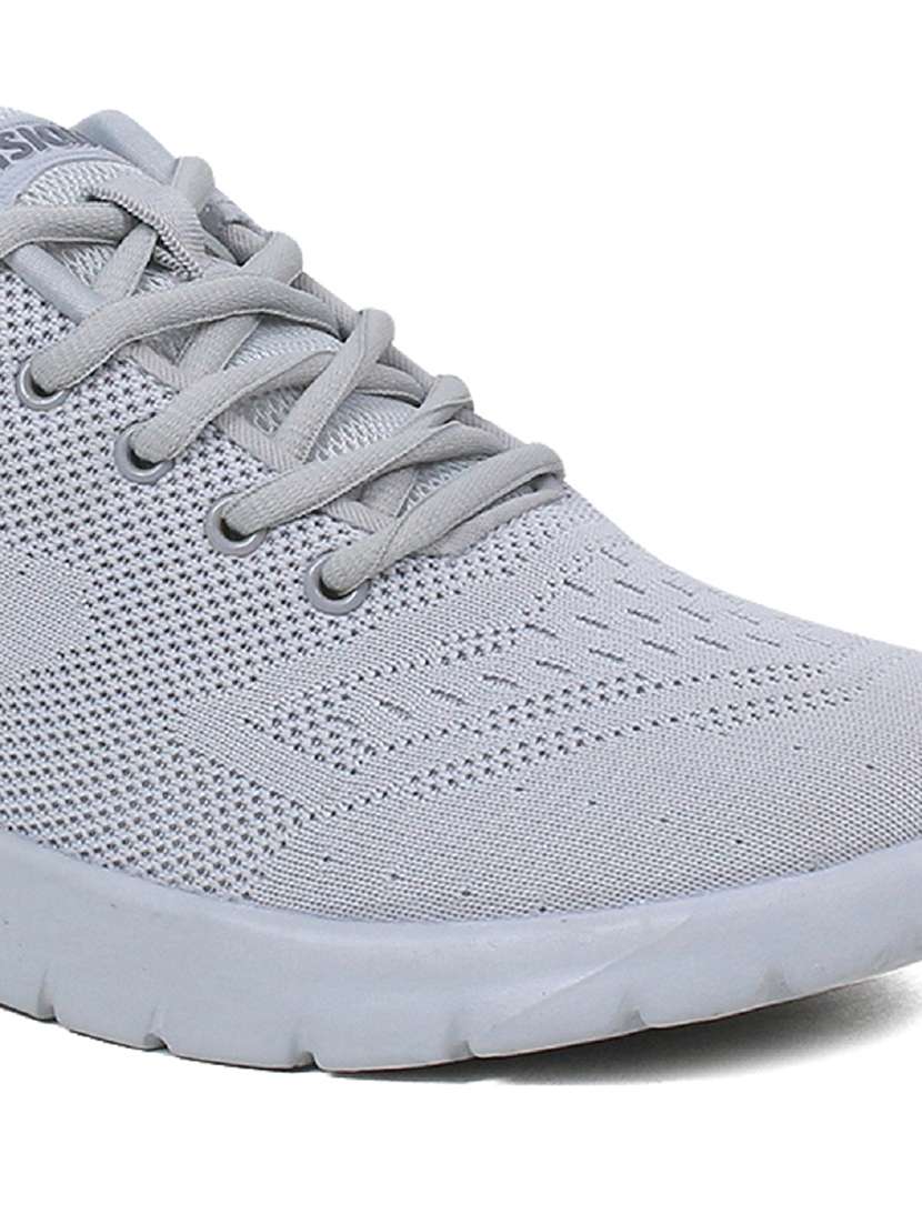 men lace up sport shoes - 21116976 -  Standard Image - 4