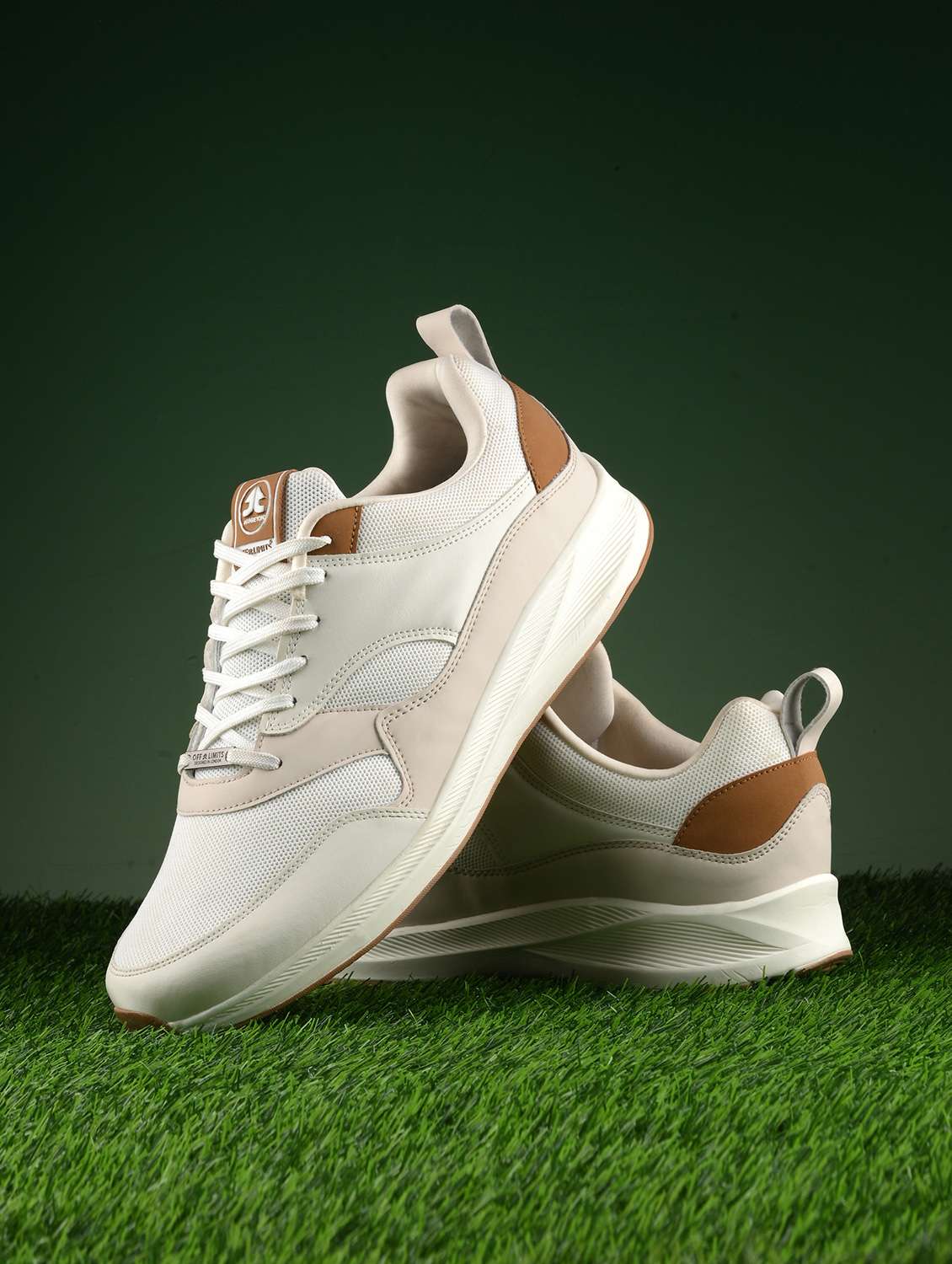 men off white lace up sneaker