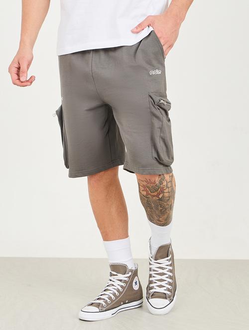 men solid mid rise cargo shorts - 21135344 -  Standard Image - 0
