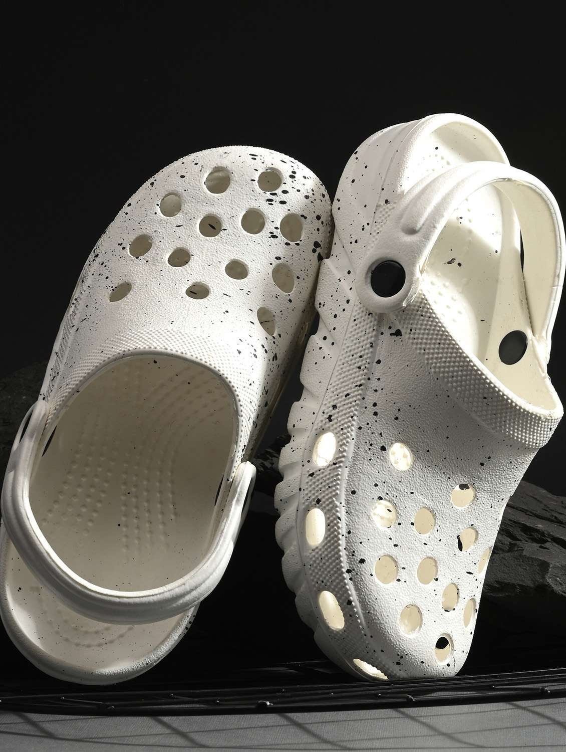 men slip on crocs