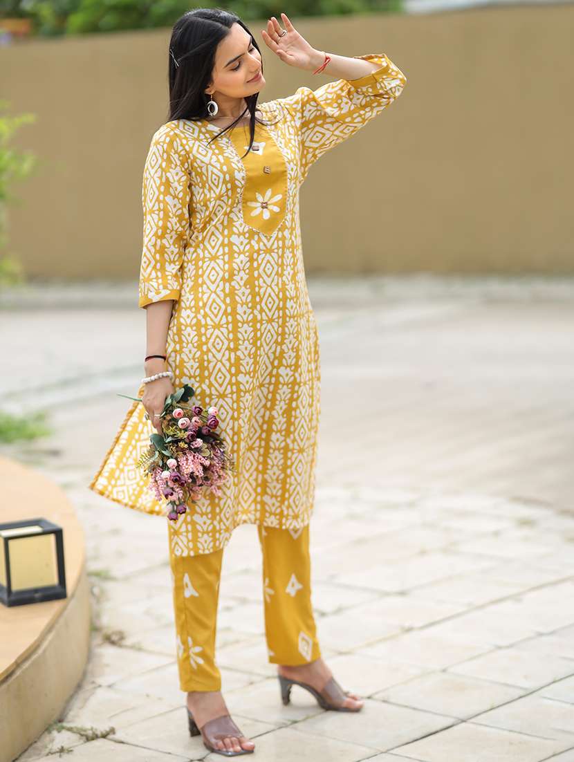 women three quarter sleeve kurta pant set - 21139116 -  Standard Image - 1