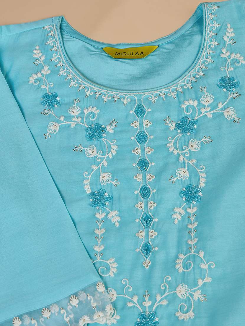 women embroidered kurta pant set with dupatta - 21139866 -  Standard Image - 4