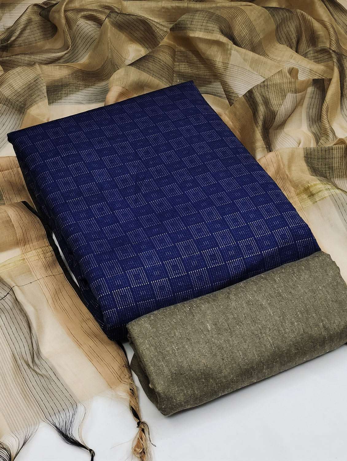 wome bue self design unstitched suit