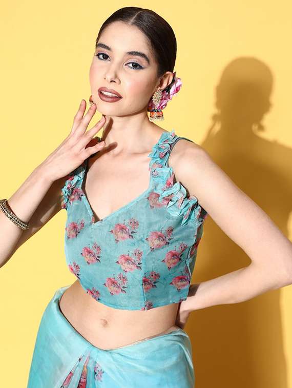 women light blue floral printed saree - 21148517 - Standard Image - 4