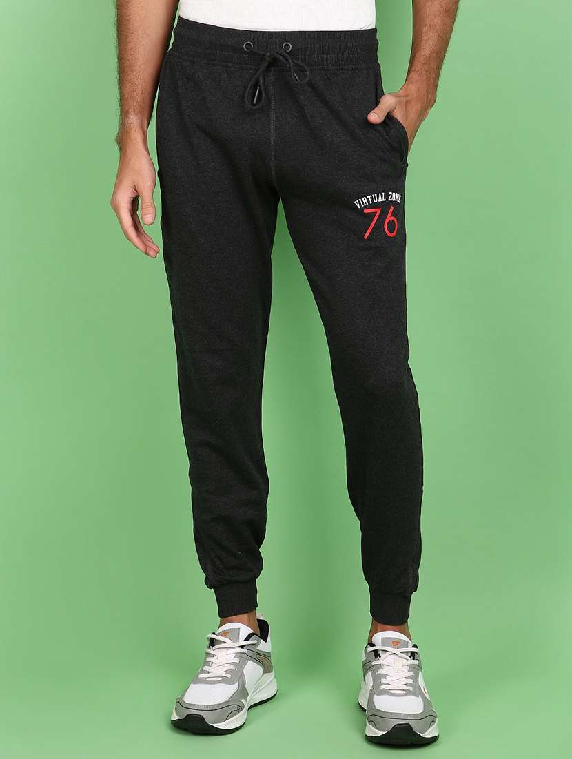 men charcoal placement print mid rise jogger