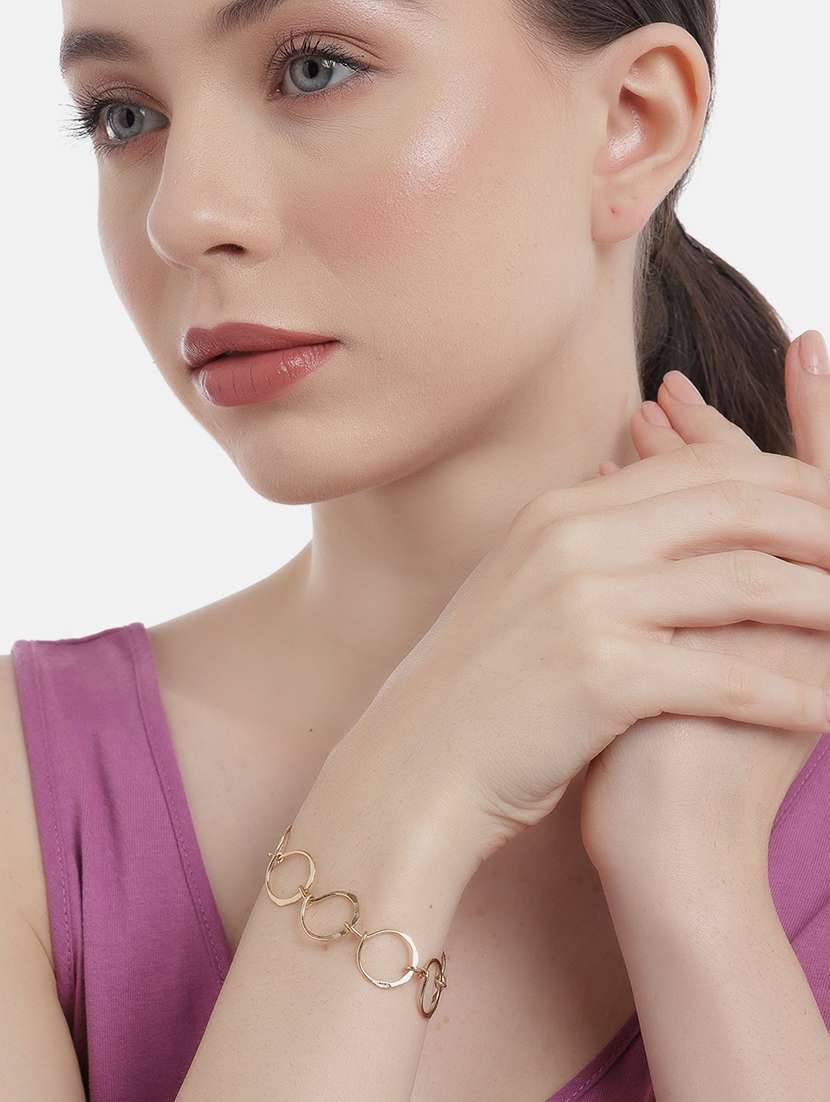 gold metal links bracelet - 21173235 -  Standard Image - 4