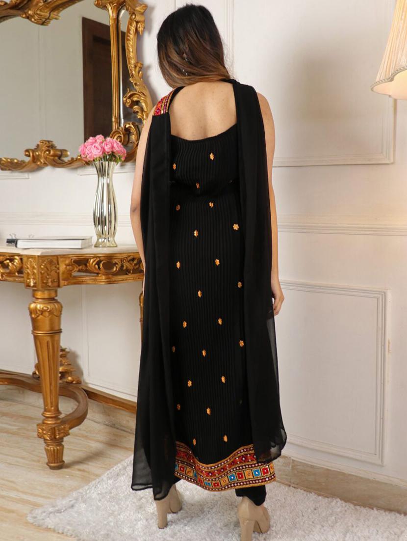 women black embroidered straight kurta - 21174815 - Standard Image - 1