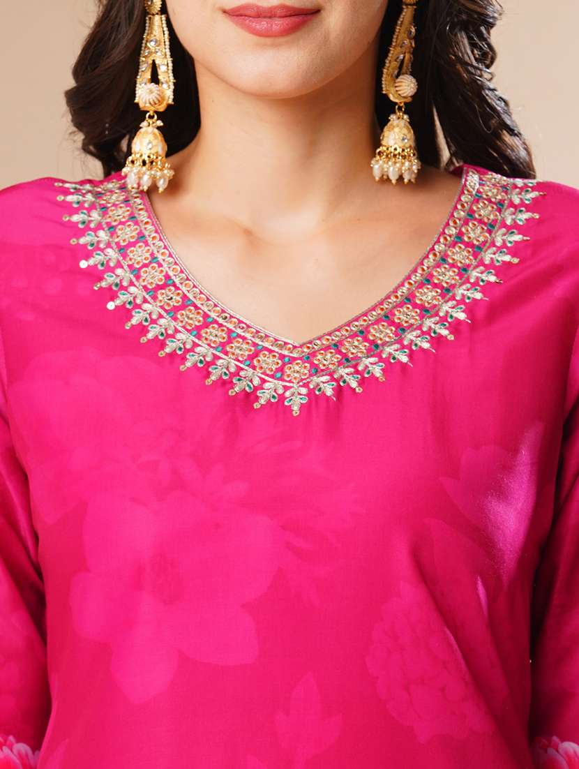 globus women pink embroidered v-neck & allover floral printed straight kurta - 21178346 -  Standard Image - 4