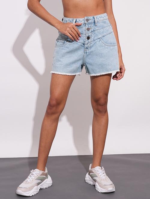globus women light blue slim fit mid-rise washed frayed hem denim shorts - 21179705 - Standard Image - 0