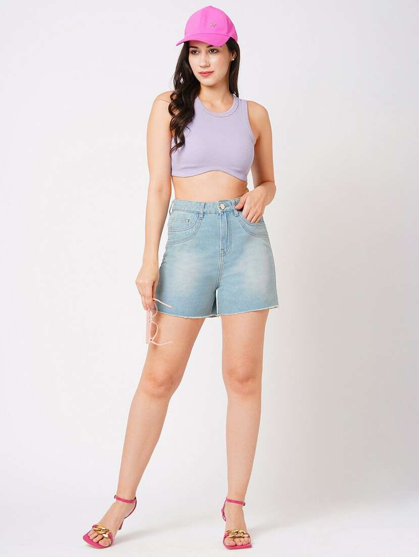 globus women light blue slim fit mid-rise washed frayed hem denim shorts