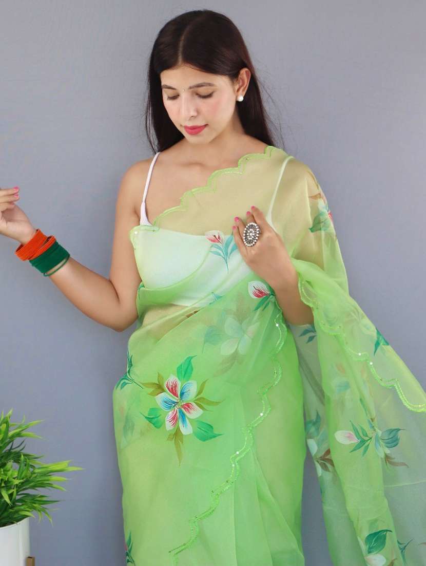 women green floral printed saree with blouse - 21184013 -  Standard Image - 1