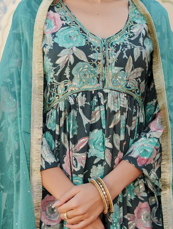 women three quarter sleeve kurta pant with dupatta set - 21185203 - Standard Image - 4