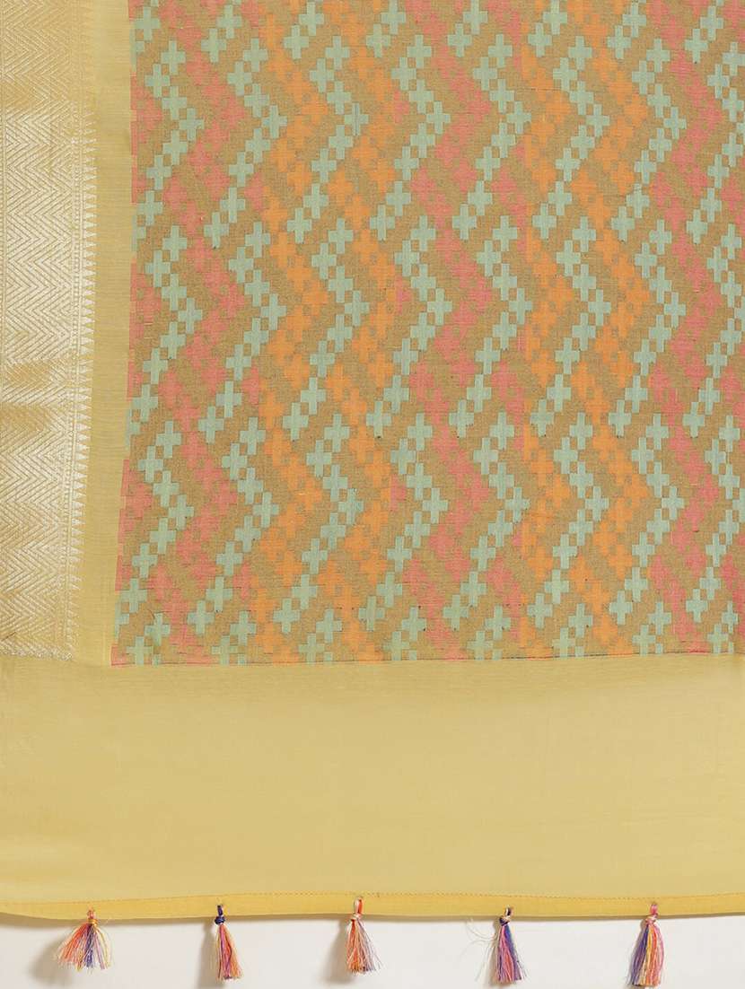women self design bordered saree with blouse - 21185743 - Standard Image - 4