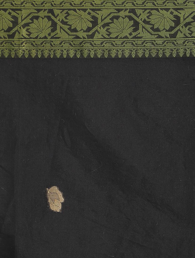 women self design bordered saree - 21185768 - Standard Image - 4