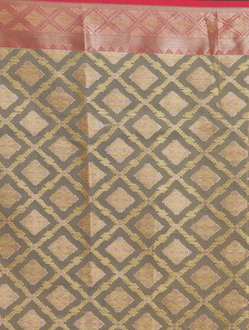 women self design bordered saree - 21185805 - Standard Image - 4
