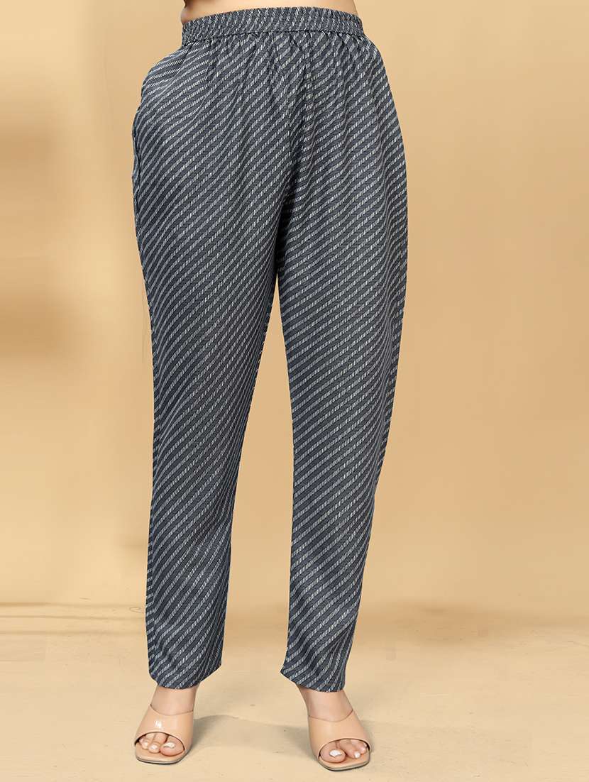 women round neck kurta pant set - 21186104 -  Standard Image - 4