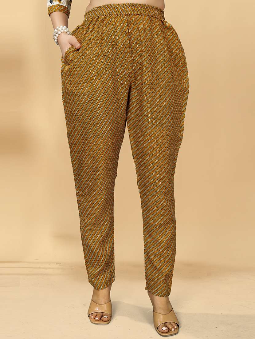 women round neck kurta pant set - 21186105 -  Standard Image - 4