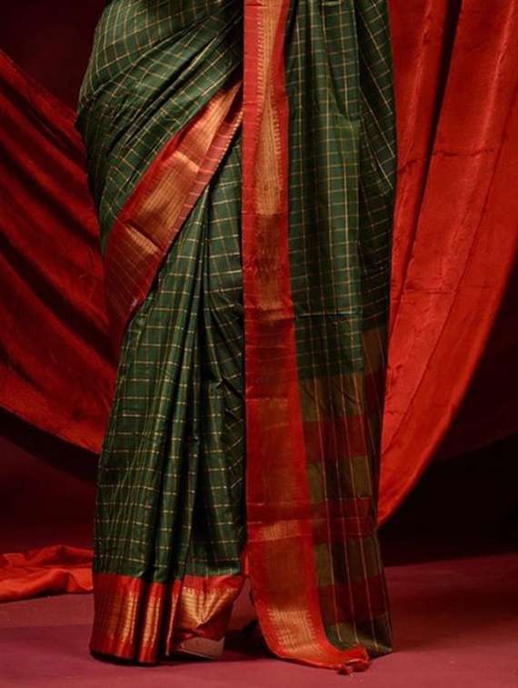 women checkered handloom saree with blouse - 21219810 -  Standard Image - 1
