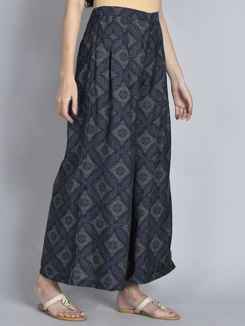 women grey floral notch neck kurta palazzo set  - 21221435 -  Standard Image - 6