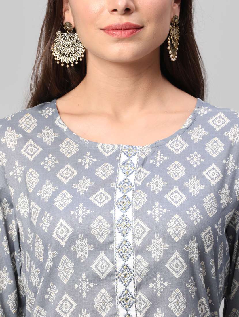 women three quarter sleeve straight kurta - 21221478 -  Standard Image - 4