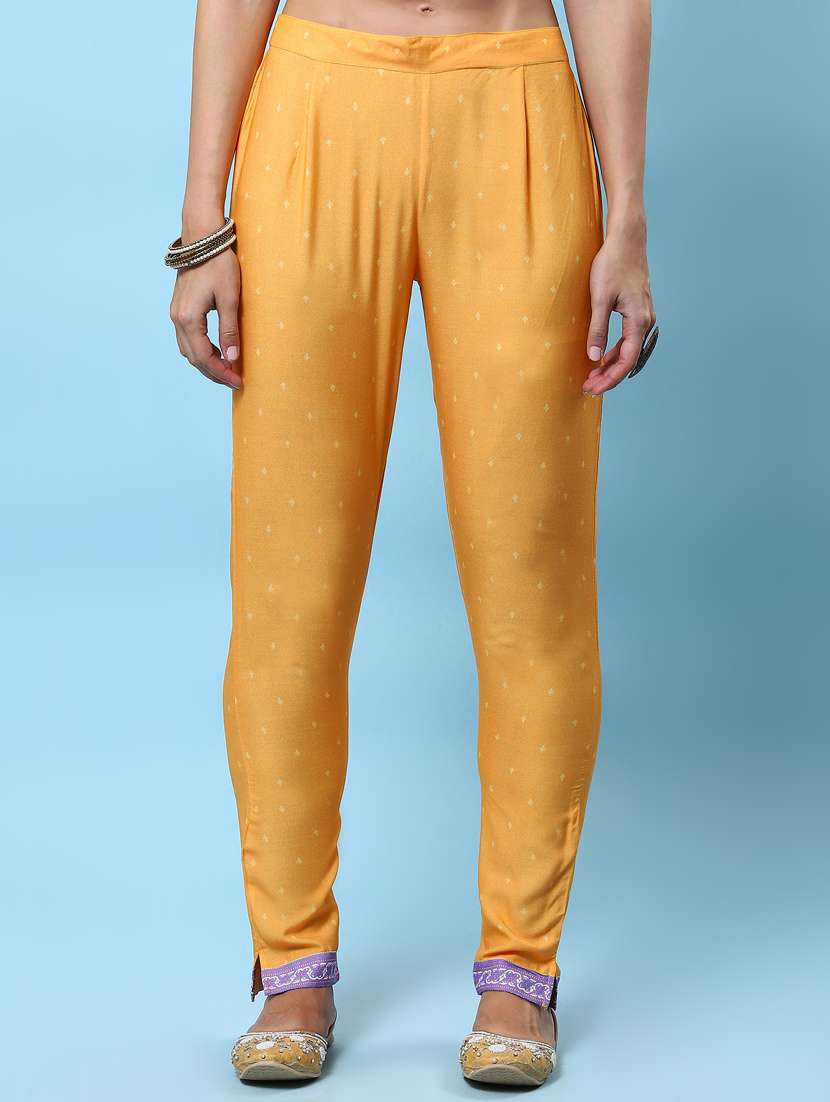 women printed sleeveless kurta pant with dupatta set - 21221598 -  Standard Image - 4