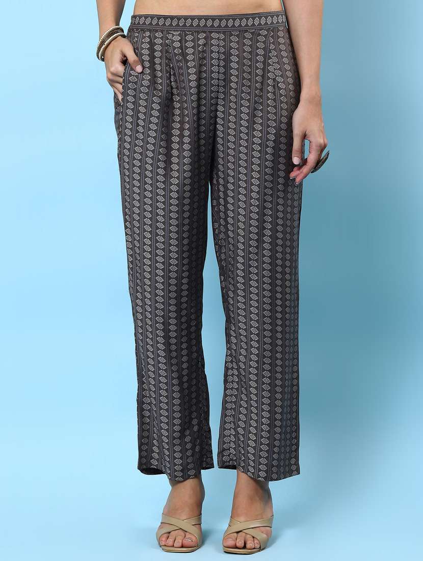 women three quarter sleeve kurta pant with dupatta set - 21221632 -  Standard Image - 4