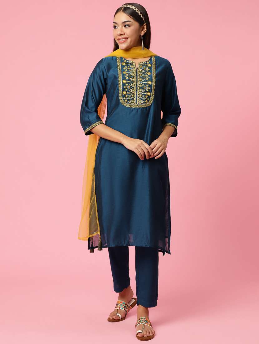 women embroidered kurta pant set with dupatta - 21221635 - Standard Image - 4